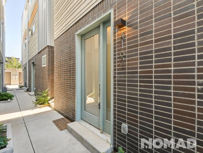 Building Photo - 2 Bedroom Townhome in Denver