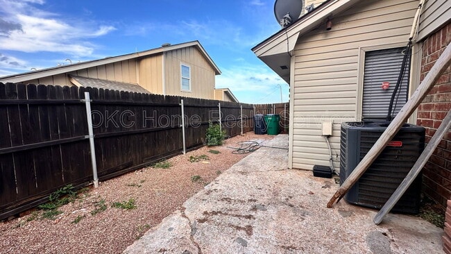 Building Photo - 6715 Lyrewood Ln