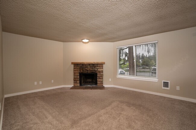Foto del edificio - 1801 Woodland Glen Dr S