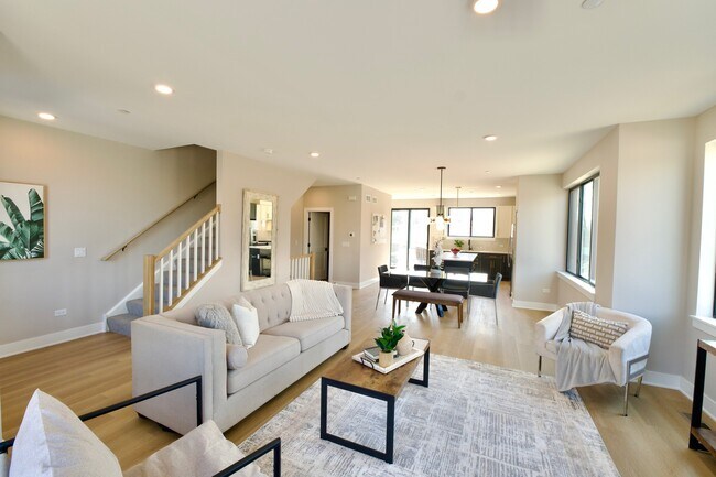 Building Photo - 177 Pointe Dr