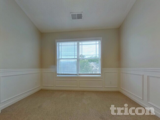 Building Photo - 611 Hemlock Ct