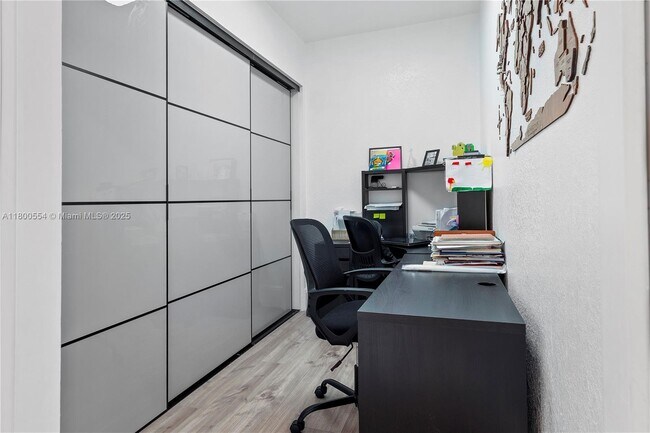 Foto del edificio - 10945 West 33rd Ct