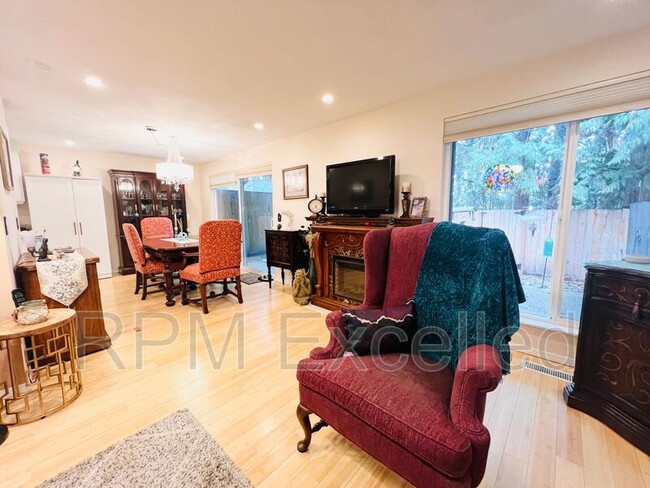 Building Photo - 2855 Forest Ridge Dr SE