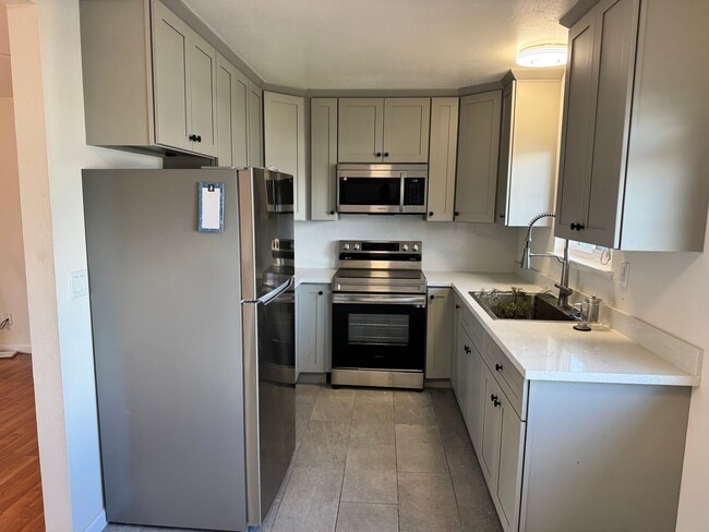 2 Bedroom Unit - New Kitchen! - 3460 Monroe St