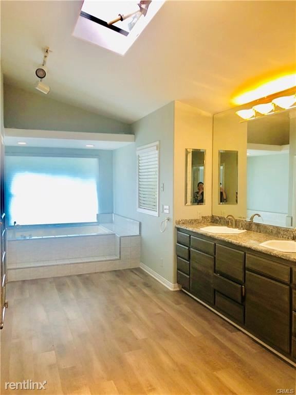 Foto del edificio - 5 br, 6 bath House - 4 Seahurst Rd