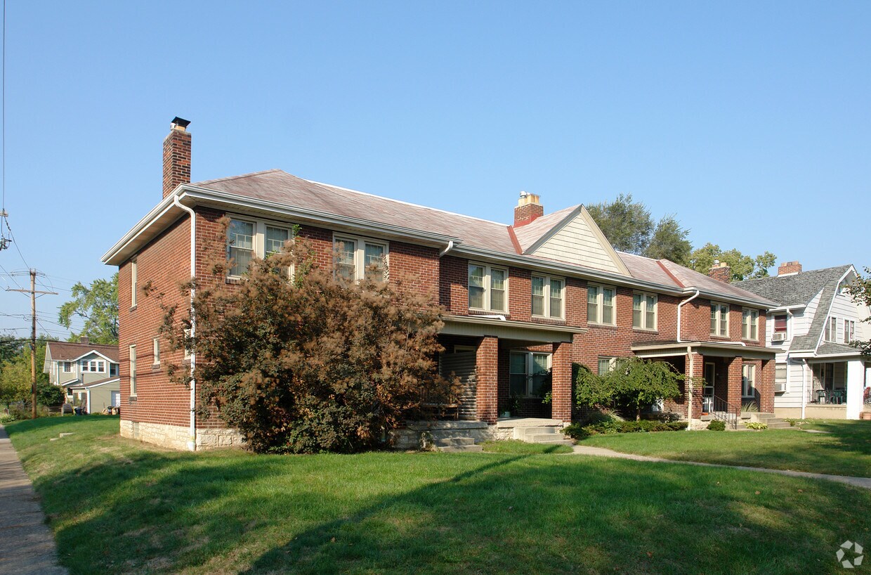 Primary Photo - 921-927 Northwest Blvd