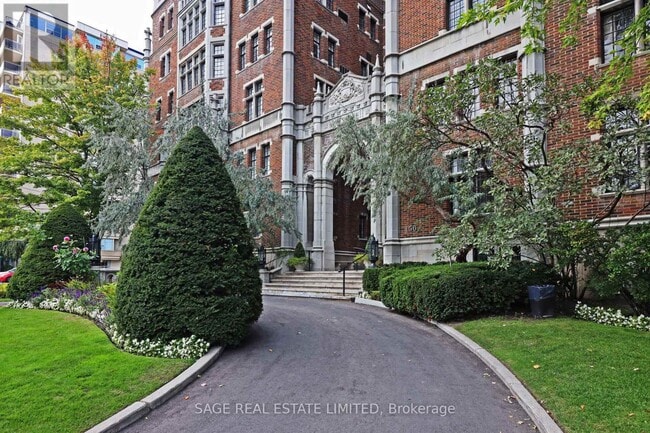 Building Photo - 150 Balmoral Ave
