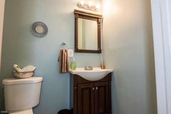Building Photo - 4 br, 3.5 bath Townhome - 15 2nd Ave