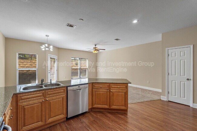 Foto del edificio - 511 Arbor Lake Dr