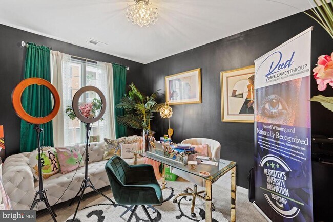 Foto del edificio - 4021 Derby Ct