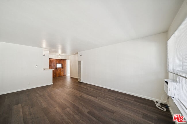 Building Photo - 5319 Vantage Ave