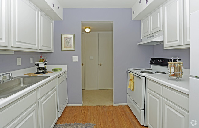 Kitchen - Orion Cove Apartments