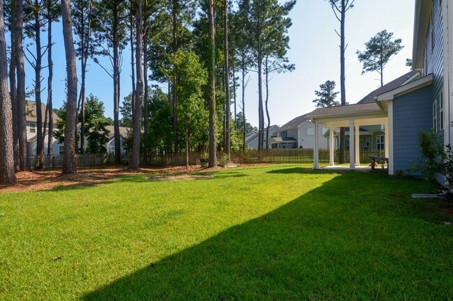 Building Photo - Beautiful 3 Bedroom + Flex Room in Gated Community of Mimosa Bay