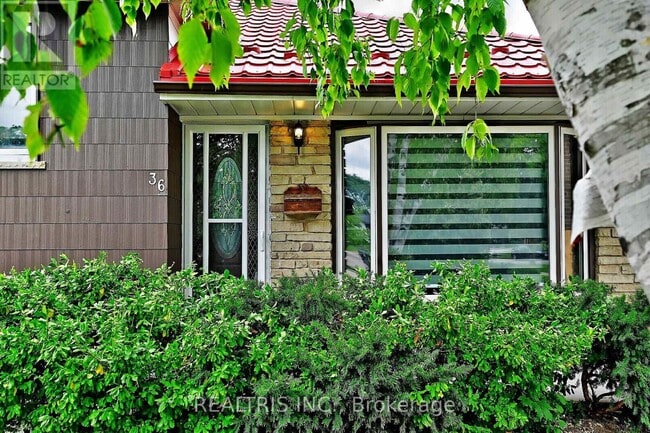 Building Photo - 36 Tealham Dr
