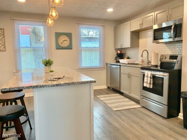 Building Photo - 3 br, 1 bath House - 2218 W 30th St