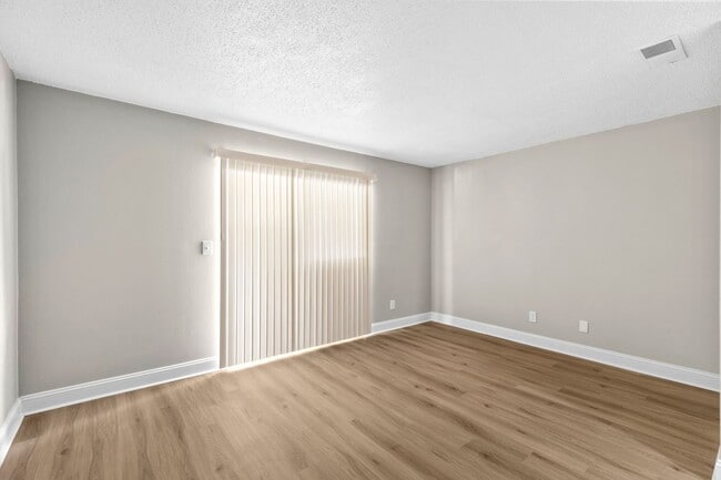 Interior Photo - Skyland Pointe