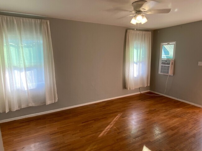 Foto del edificio - 10256 Scoville Ave