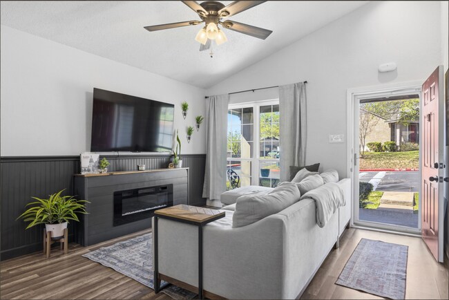 Foto del edificio - 1015 E Yager Ln