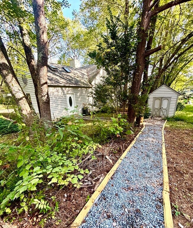 Building Photo - 487 Westwood Rd