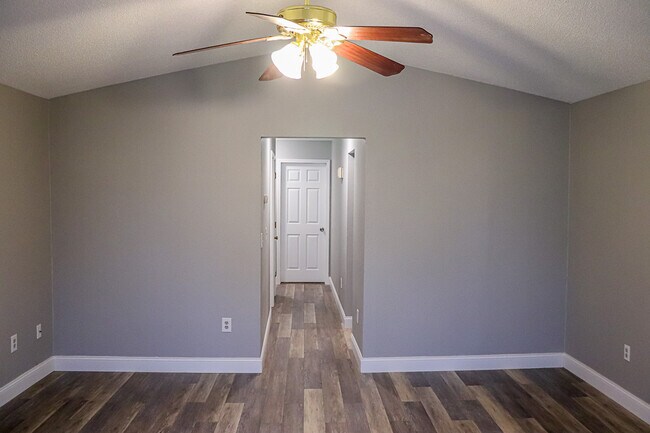 Vaulted ceiling, new flooring throughout - 312 E Adams St
