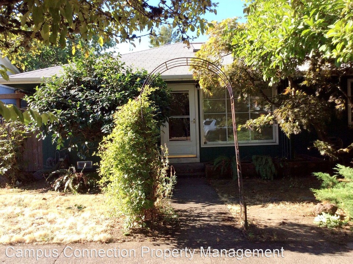 Primary Photo - 4 br, 1 bath House - 660 E 22nd