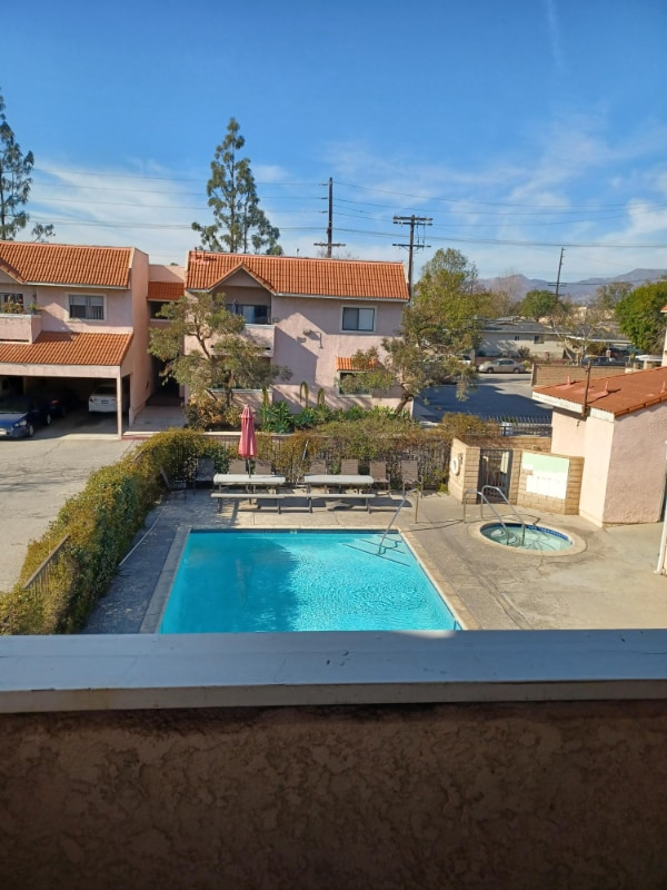 Foto del edificio - 10943 Laurel Canyon Blvd