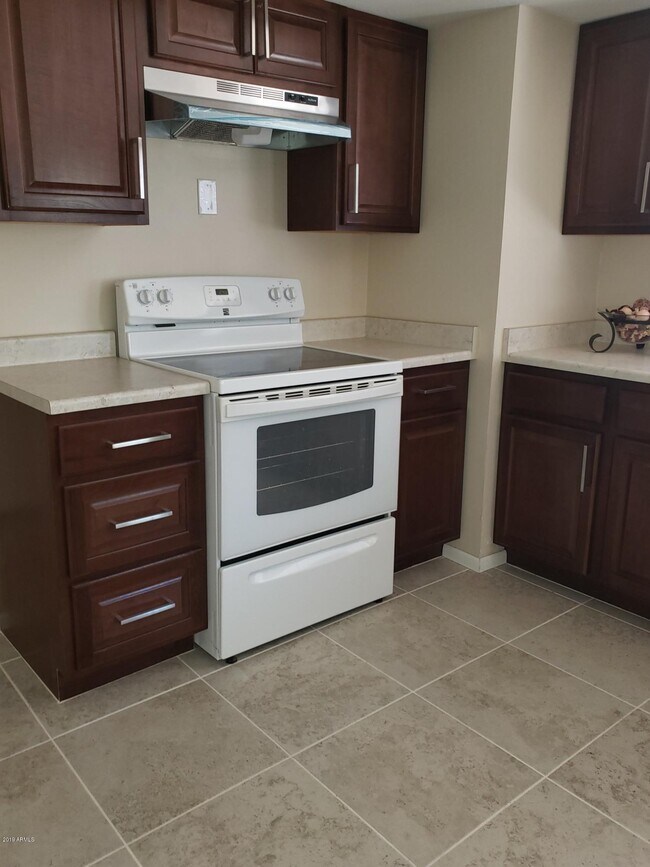 Building Photo - 4132 W Poinsettia Dr