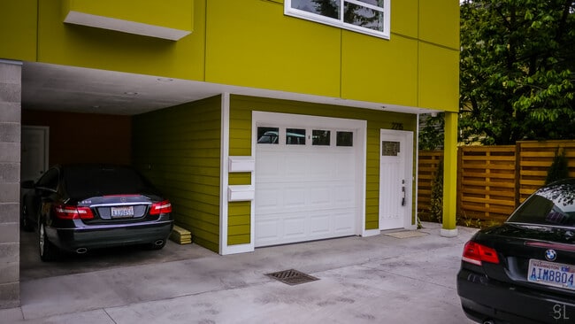 Building Photo - 2215 E John St