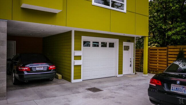 Foto del edificio - 2215 E John St