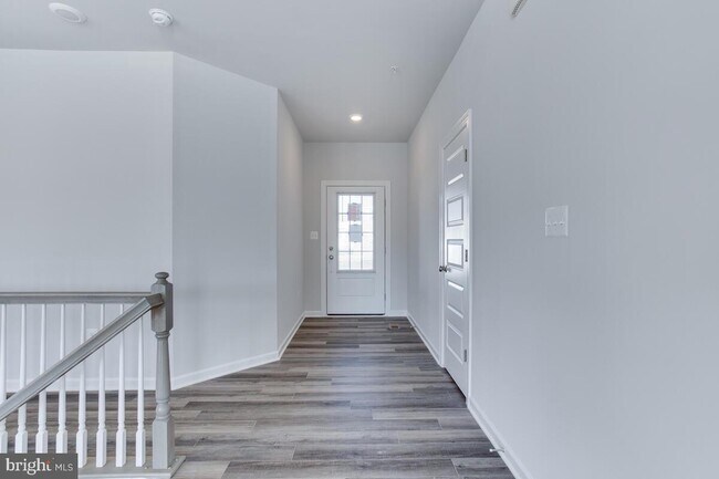 Foto del edificio - 5817 McIntosh Pl