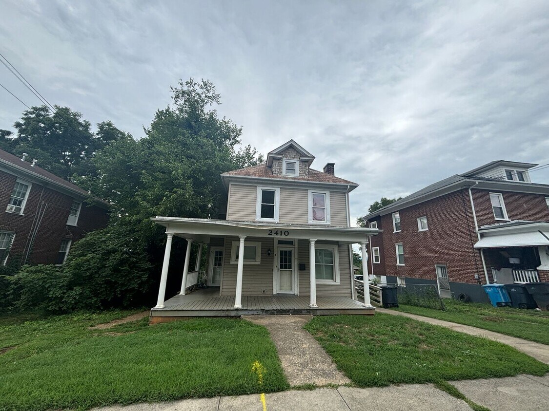 Foto principal - 2410 Hanover Ave NW