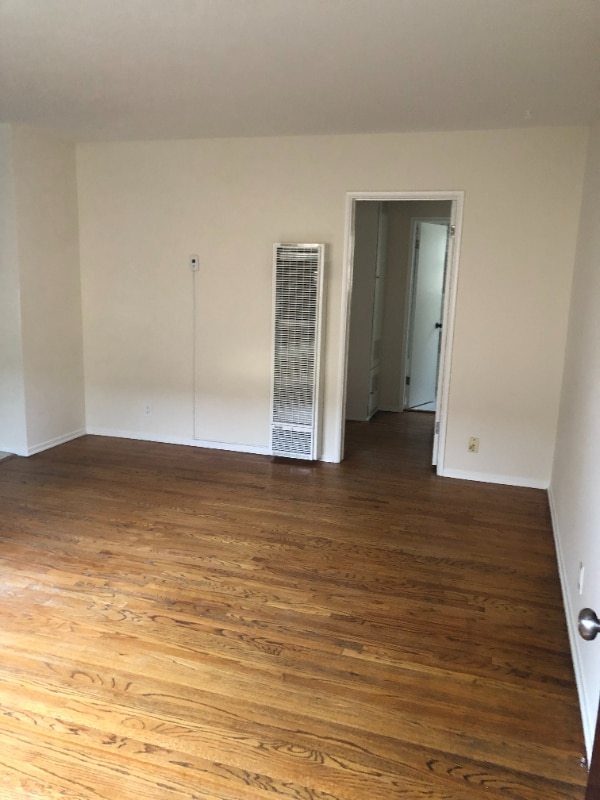 Foto del edificio - 10647 Sherman Grove Ave