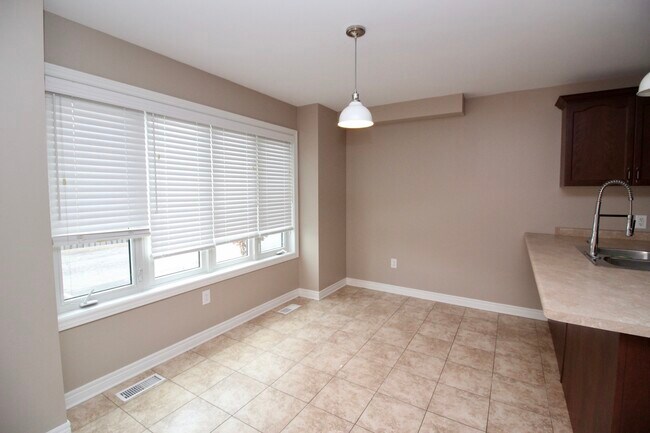 Building Photo - 5727-5727 Kalar Rd