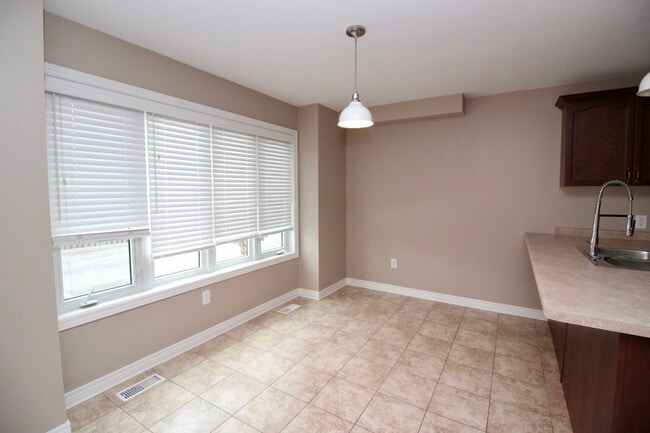 Photo du bâtiment - 5727-5727 Kalar Rd