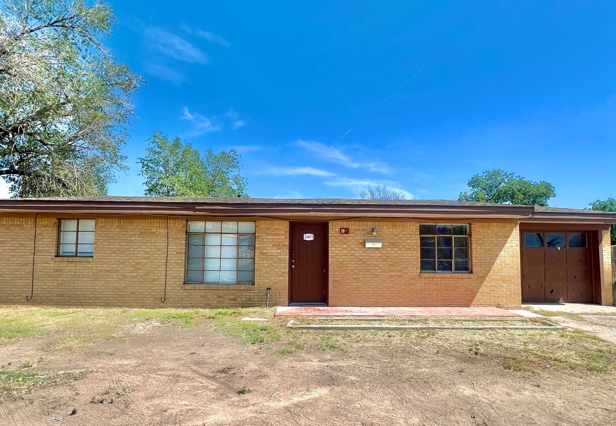 Primary Photo - Wonderful home on large corner lot!