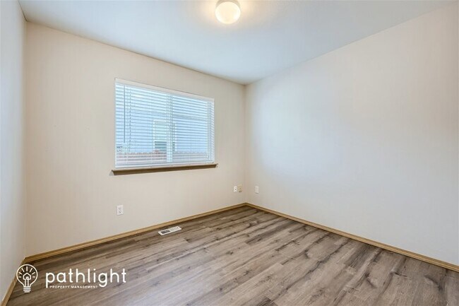 Building Photo - 2820 187th St E