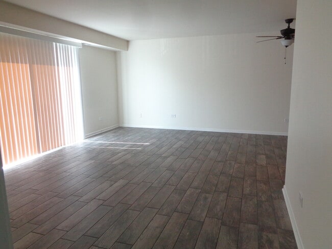Foto del edificio - 5854 W 76th Pl