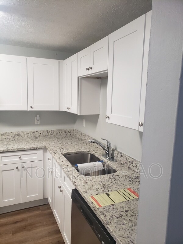 Foto del edificio - 5262 Martins Crossing Rd