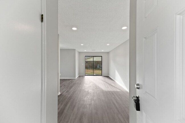 Foto del edificio - 165 Hummingbird Ave