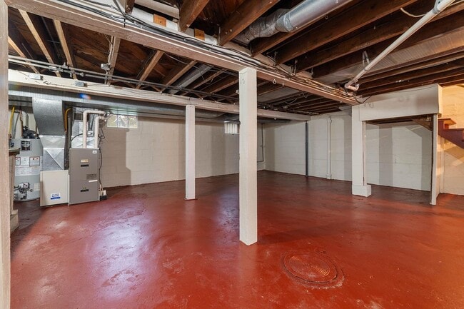 Building Photo - 16 Snelling Ave