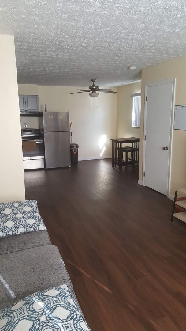 Building Photo - 356 E 13th Ave