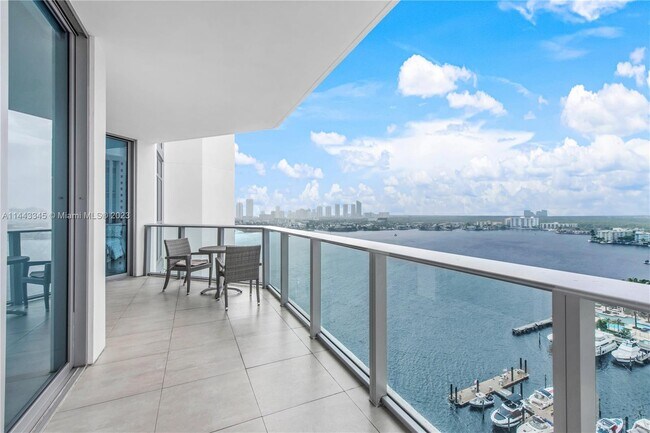 Foto del edificio - 17301 Biscayne Blvd
