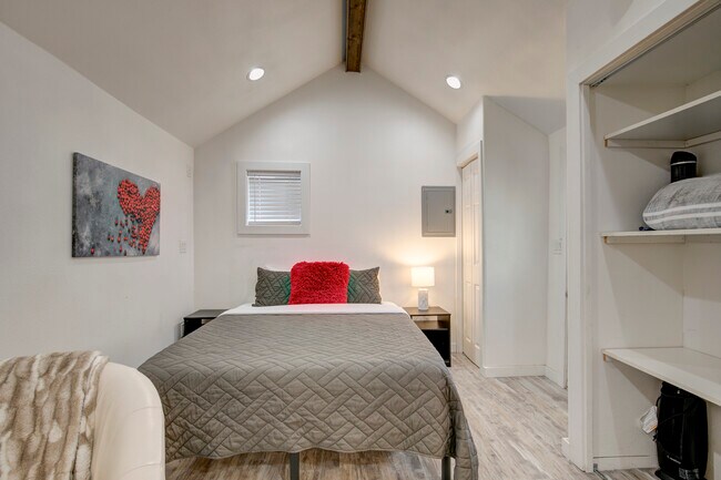 Building Photo - 1757 SR 105