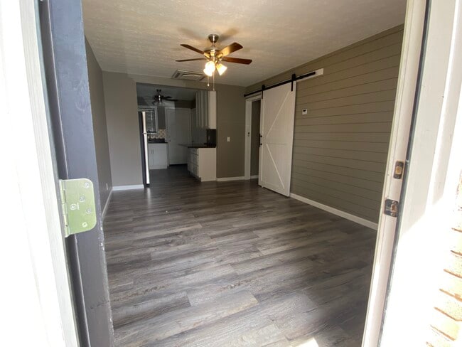 Building Photo - 316 Laurel Ave