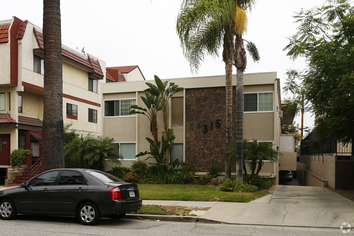 Primary Photo - 315 N Cedar St