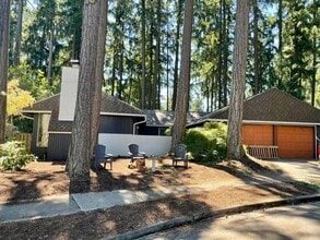 Building Photo - 15410 SW Peppermill Ct