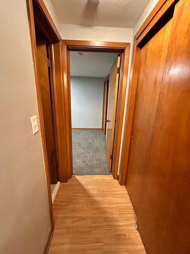 Building Photo - One bedroom one bath