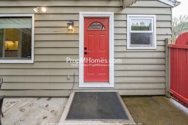 Foto del edificio - Charming 1-Bedroom Duplex with Spacious Ya...