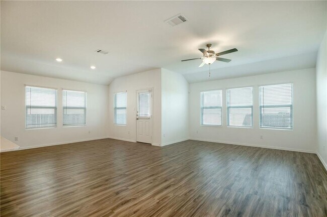 Building Photo - 1004 Wolseley Cv