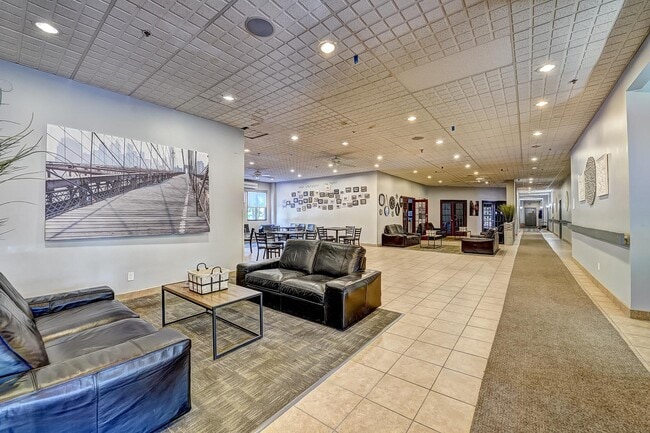 Building Photo - Le Quatre Cent